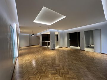 Departamento en venta 4 ambientes más playroom, cochera, reciclado full. Las Cañitas