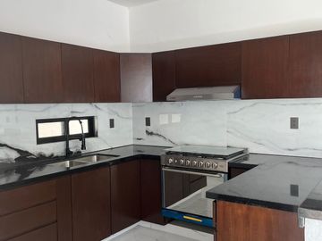 SE VENDE CASA A 3 CUADRAS DE VIA MUERTA