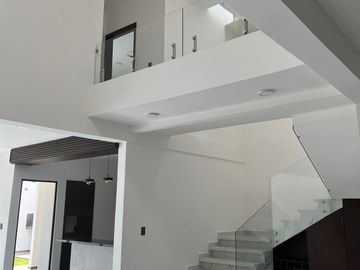 SE VENDE CASA A 3 CUADRAS DE VIA MUERTA
