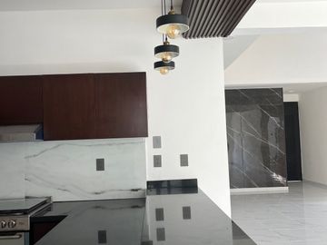 SE VENDE CASA A 3 CUADRAS DE VIA MUERTA