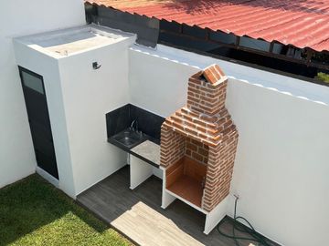 SE VENDE CASA A 3 CUADRAS DE VIA MUERTA