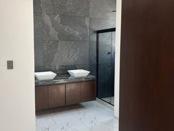 SE VENDE CASA A 3 CUADRAS DE VIA MUERTA
