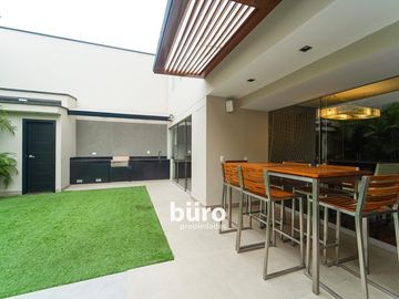ESPECTACULAR CASA EN VENTA DE 5 DORMITORIOS EN MIRAFLORES