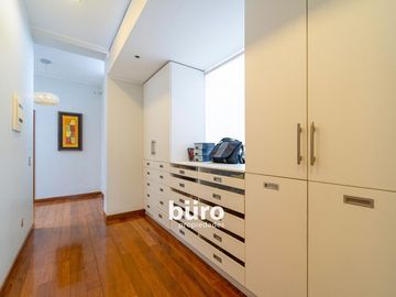 ESPECTACULAR CASA EN VENTA DE 5 DORMITORIOS EN MIRAFLORES
