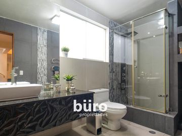 ESPECTACULAR CASA EN VENTA DE 5 DORMITORIOS EN MIRAFLORES