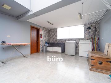 ESPECTACULAR CASA EN VENTA DE 5 DORMITORIOS EN MIRAFLORES