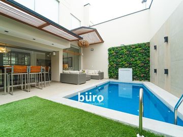 ESPECTACULAR CASA EN VENTA DE 5 DORMITORIOS EN MIRAFLORES