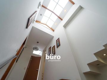 ESPECTACULAR CASA EN VENTA DE 5 DORMITORIOS EN MIRAFLORES