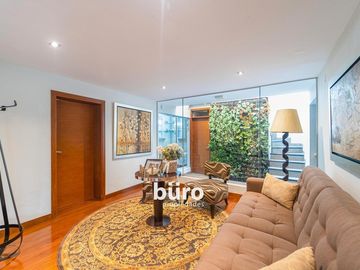 ESPECTACULAR CASA EN VENTA DE 5 DORMITORIOS EN MIRAFLORES