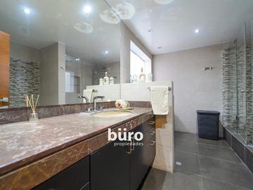 ESPECTACULAR CASA EN VENTA DE 5 DORMITORIOS EN MIRAFLORES