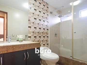 ESPECTACULAR CASA EN VENTA DE 5 DORMITORIOS EN MIRAFLORES