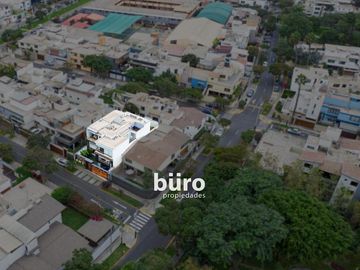 ESPECTACULAR CASA EN VENTA DE 5 DORMITORIOS EN MIRAFLORES