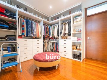 ESPECTACULAR CASA EN VENTA DE 5 DORMITORIOS EN MIRAFLORES