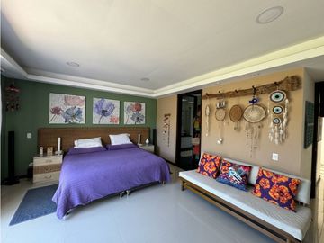 Ubicada en un exclusivo condominio en la zona de Cerritos