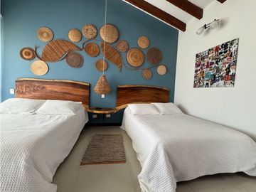 Ubicada en un exclusivo condominio en la zona de Cerritos