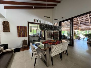Ubicada en un exclusivo condominio en la zona de Cerritos