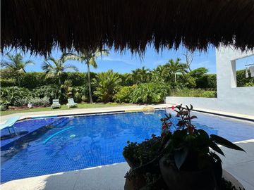 Ubicada en un exclusivo condominio en la zona de Cerritos