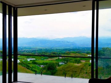 Hermosa casa con una vista espectacular hacia el valle de Risaralda.