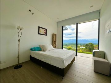 Hermosa casa con una vista espectacular hacia el valle de Risaralda.