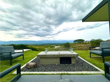 Hermosa casa con una vista espectacular hacia el valle de Risaralda.