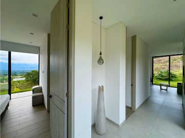 Hermosa casa con una vista espectacular hacia el valle de Risaralda.