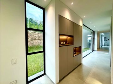 Hermosa casa con una vista espectacular hacia el valle de Risaralda.