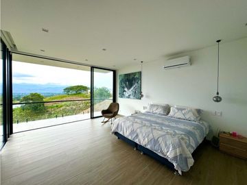 Hermosa casa con una vista espectacular hacia el valle de Risaralda.