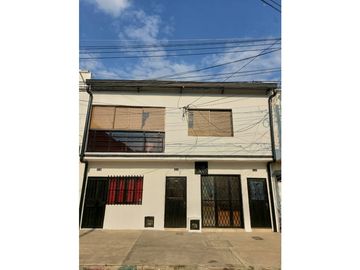 VENTA CASA 2 NIVELES BARRIO LA FLORESTA CN W:9227925