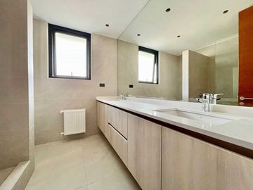 Casa en venta en LAS CONDES