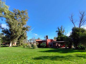 Venta Casa Quinta 4 ambientes en Lujan