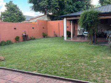 CASA 4 AMB EN VENTA EN ITUZAINGO PARQUE Y QUINCHO