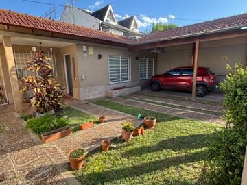 CASA 4 AMB EN VENTA EN ITUZAINGO PARQUE Y QUINCHO