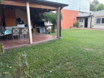 CASA 4 AMB EN VENTA EN ITUZAINGO PARQUE Y QUINCHO