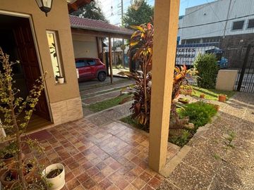 CASA 4 AMB EN VENTA EN ITUZAINGO PARQUE Y QUINCHO