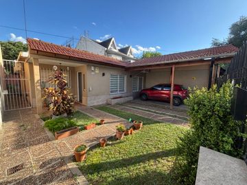 CASA 4 AMB EN VENTA EN ITUZAINGO PARQUE Y QUINCHO
