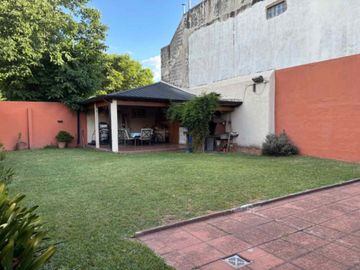 CASA 4 AMB EN VENTA EN ITUZAINGO PARQUE Y QUINCHO