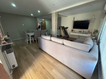 CASA 4 AMB EN VENTA EN ITUZAINGO PARQUE Y QUINCHO