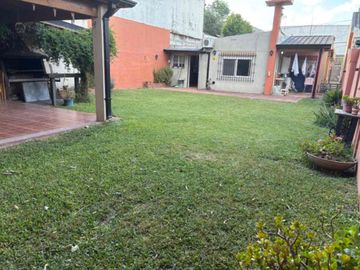 CASA 4 AMB EN VENTA EN ITUZAINGO PARQUE Y QUINCHO