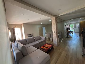 CASA 4 AMB EN VENTA EN ITUZAINGO PARQUE Y QUINCHO