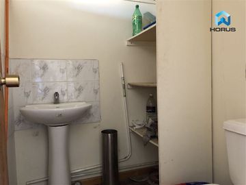 Casa en Venta en Hostal con local comercial.