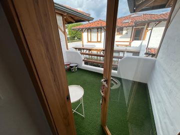 VENTA  CASA RUSTICA - 3 DORMITORIOS- ESTUDIO - SALA DE ESTAR - TUMBACO - SANTA ROSA