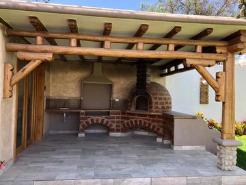 VENTA  CASA RUSTICA - 3 DORMITORIOS- ESTUDIO - SALA DE ESTAR - TUMBACO - SANTA ROSA