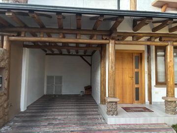 VENTA  CASA RUSTICA - 3 DORMITORIOS- ESTUDIO - SALA DE ESTAR - TUMBACO - SANTA ROSA