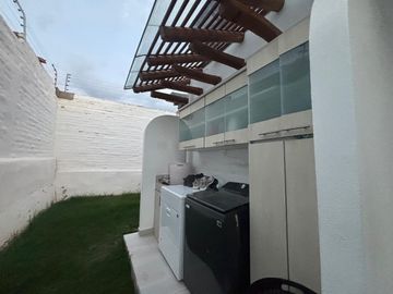 VENTA  CASA RUSTICA - 3 DORMITORIOS- ESTUDIO - SALA DE ESTAR - TUMBACO - SANTA ROSA