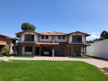 VENTA  CASA RUSTICA - 3 DORMITORIOS- ESTUDIO - SALA DE ESTAR - TUMBACO - SANTA ROSA