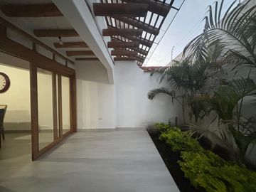 VENTA  CASA RUSTICA - 3 DORMITORIOS- ESTUDIO - SALA DE ESTAR - TUMBACO - SANTA ROSA