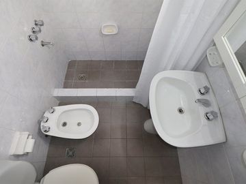 VENTA DEPARTAMENTO 4 AMBIENTES FRENTE COLEGIALES
