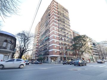 VENTA DEPARTAMENTO 4 AMBIENTES FRENTE COLEGIALES