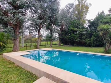 VENTA CASA ARANJUEZ 4 AMB - PILETA - Escobar