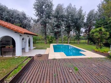 VENTA CASA ARANJUEZ 4 AMB - PILETA - Escobar